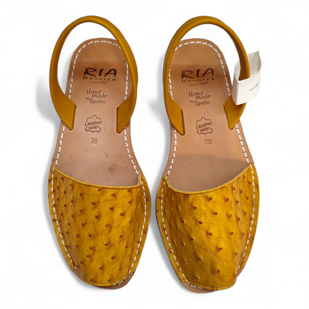 Avarcas Menorquinas Ria piel avestruz mostaza