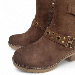 Botines marrón chocolate de rebajas con tacón bajo y tachas doradas -2