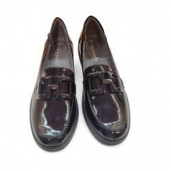 Mocasines Mysoft negros en charol con cadena y cuña-2