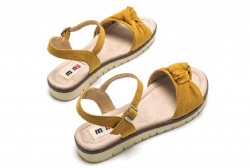 Sandalias Mustang planas mostaza-3