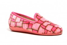 Zapatilla casa cerrada cuadros fuxia-1