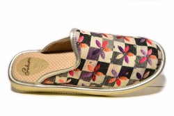 Zapatillas casa ligeras flores gris-2