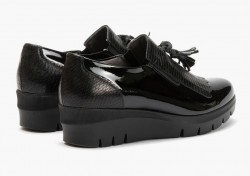 Zapato Pitillos borlas flecos piel negro-3