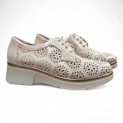 Zapatos blucher agujereados Pitillos con cuña en oro