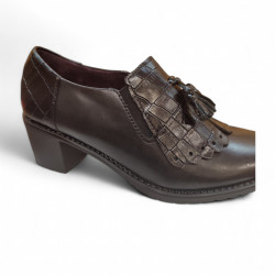 Zapatos con tacón y flecos negros de Pitillos-2