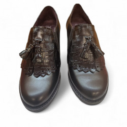 Zapatos con tacón y flecos negros de Pitillos-3
