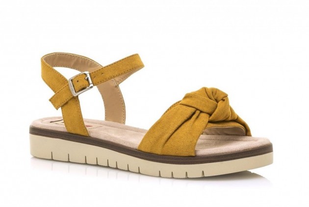 Sandalias Mustang planas mostaza-1