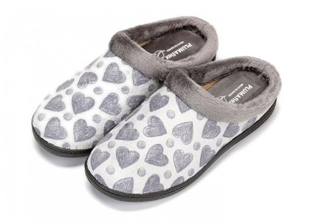 Zapatilla casa Plumaflex corazones gris-1