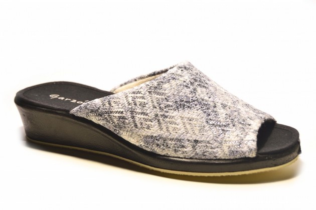 Zapatillas casa abiertas Garzón cuña negro-1