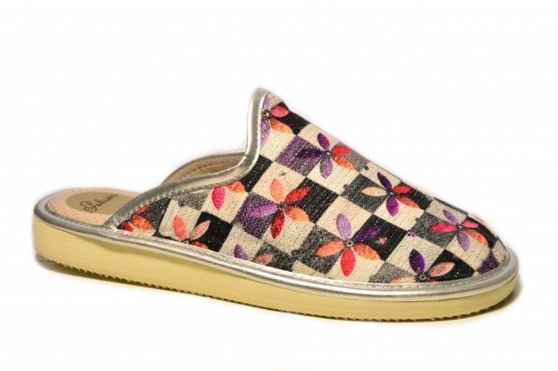 Zapatillas casa ligeras flores gris-1