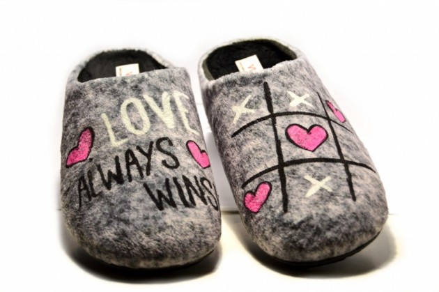 Zapatillas casa Love always wins-1